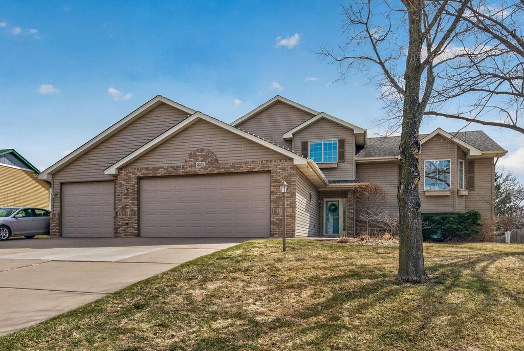 5515 157th Way N, Hugo, MN 55038