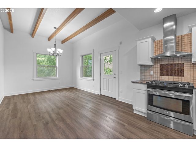 71 Ne GRAHAM St, Portland, OR 97212