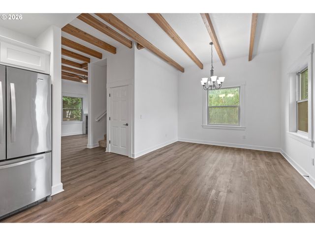 71 Ne GRAHAM St, Portland, OR 97212
