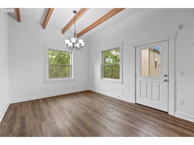 71 Ne GRAHAM St, Portland, OR 97212