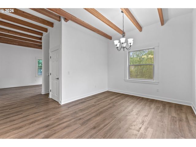 71 Ne GRAHAM St, Portland, OR 97212