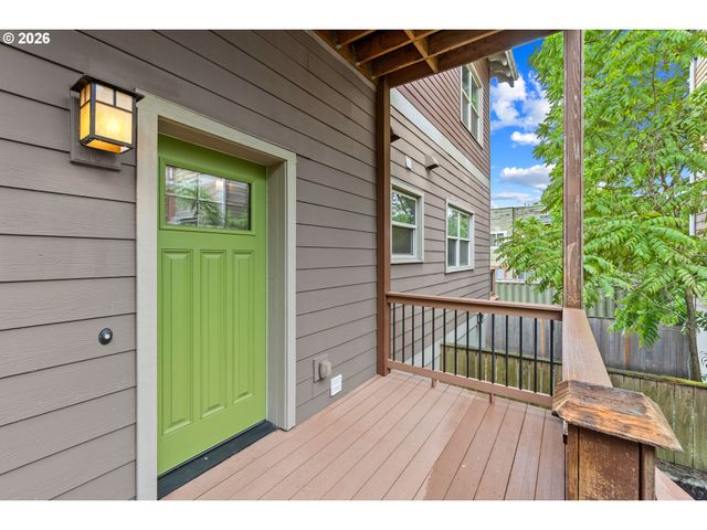 71 Ne GRAHAM St, Portland, OR 97212