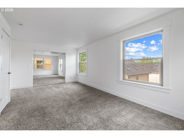 71 Ne GRAHAM St, Portland, OR 97212