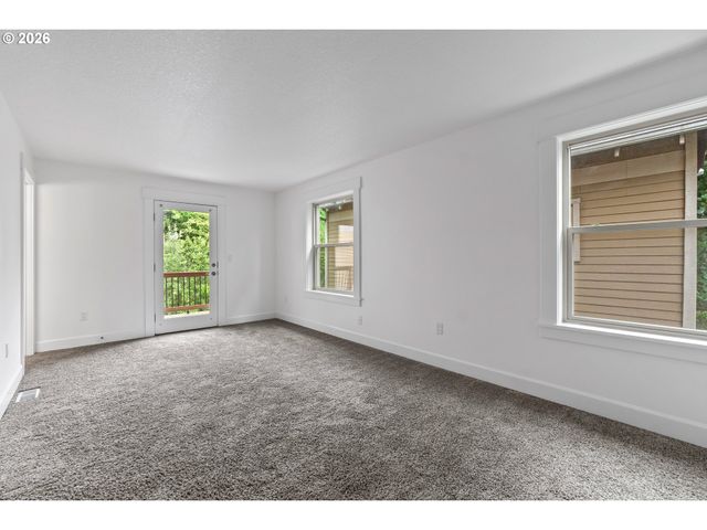 71 Ne GRAHAM St, Portland, OR 97212