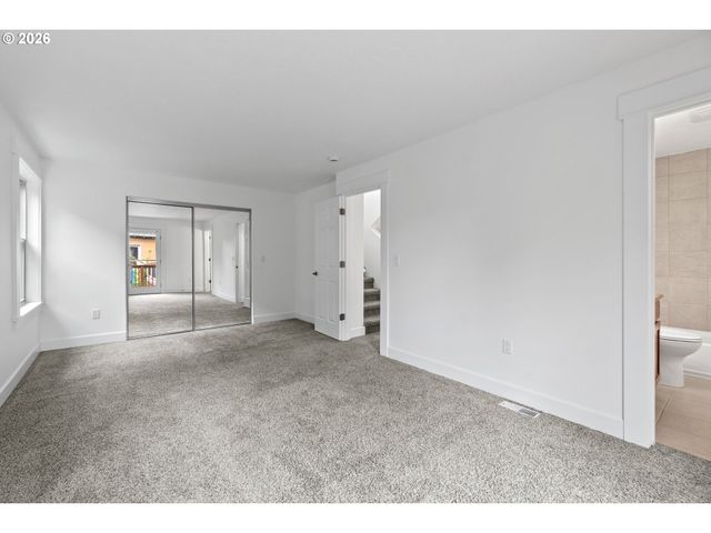 71 Ne GRAHAM St, Portland, OR 97212