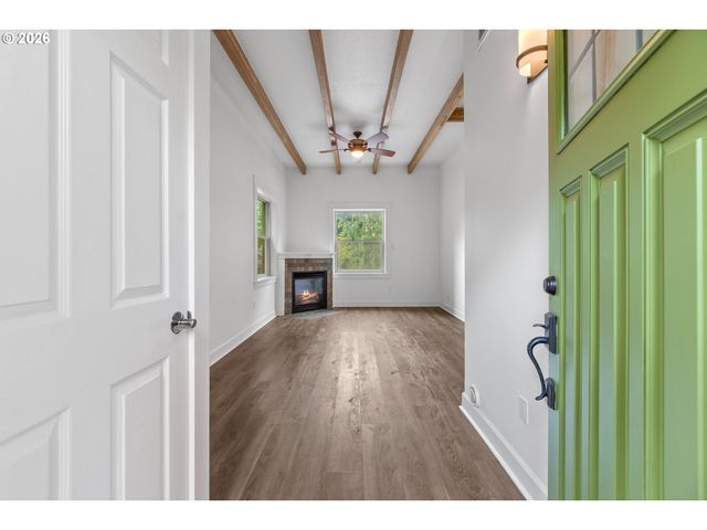 71 Ne GRAHAM St, Portland, OR 97212