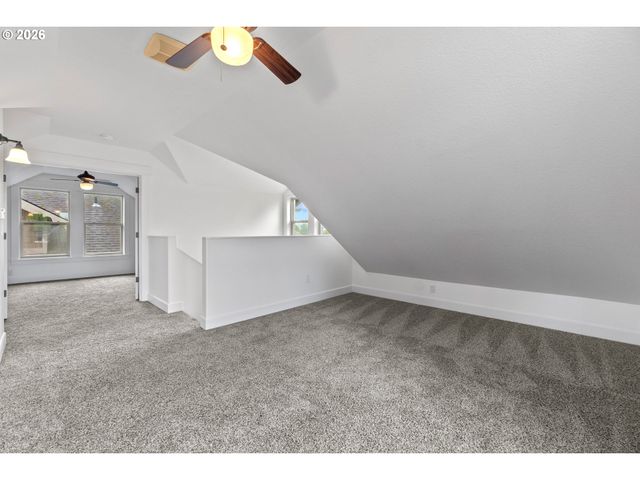 71 Ne GRAHAM St, Portland, OR 97212