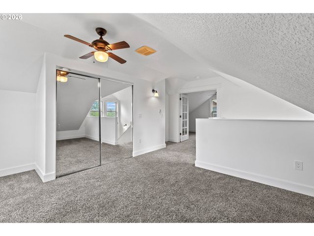 71 Ne GRAHAM St, Portland, OR 97212