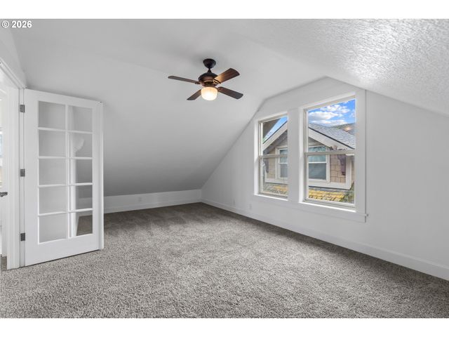 71 Ne GRAHAM St, Portland, OR 97212
