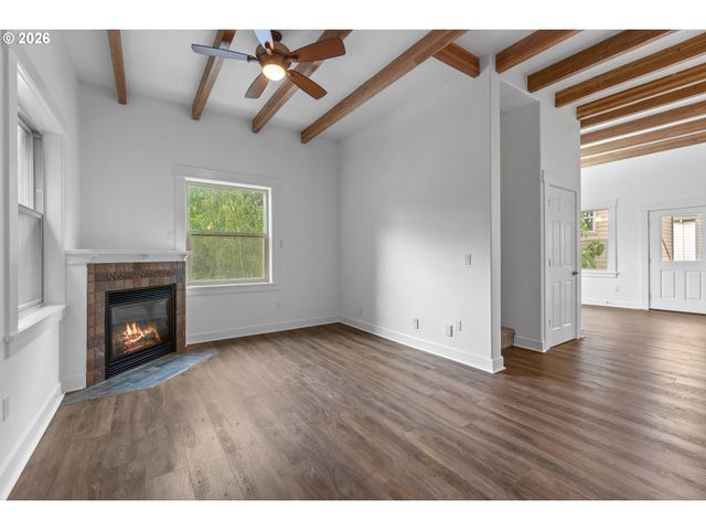 71 Ne GRAHAM St, Portland, OR 97212