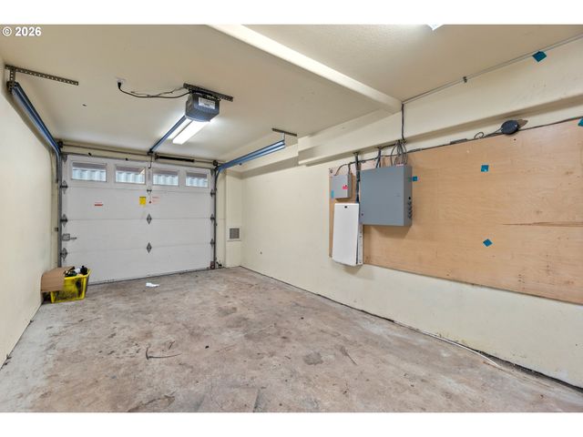 71 Ne GRAHAM St, Portland, OR 97212