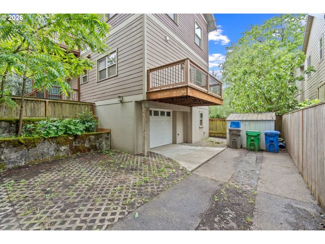 71 Ne GRAHAM St, Portland, OR 97212