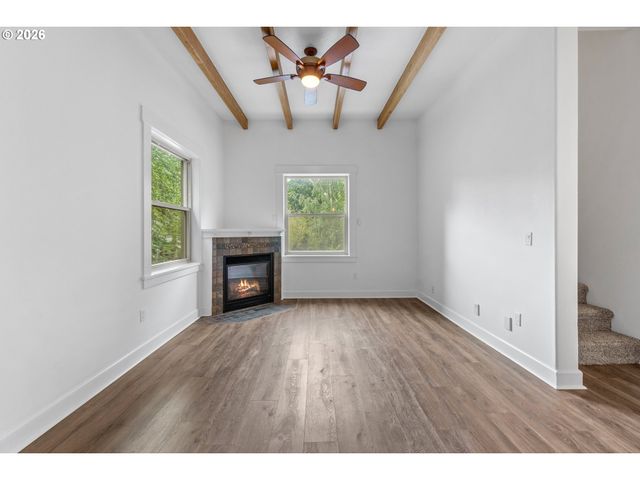 71 Ne GRAHAM St, Portland, OR 97212