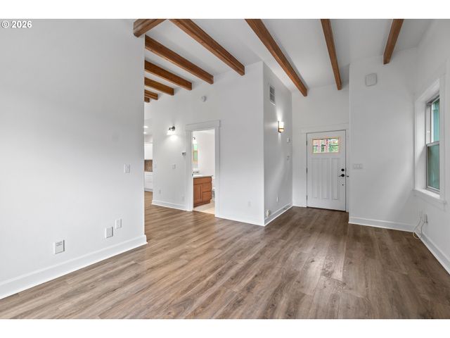 71 Ne GRAHAM St, Portland, OR 97212