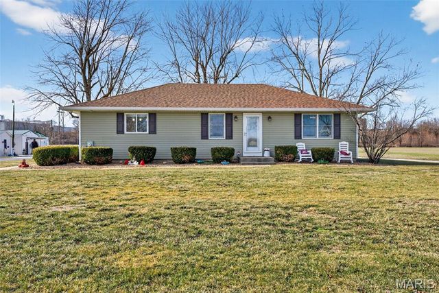 1371 Silvers Road, St Peters, MO 63376