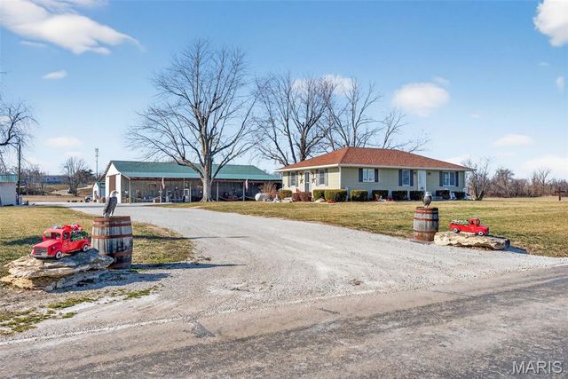1371 Silvers Road, St Peters, MO 63376