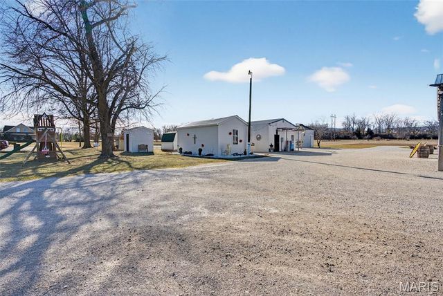 1371 Silvers Road, St Peters, MO 63376