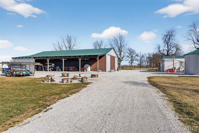 1371 Silvers Road, St Peters, MO 63376