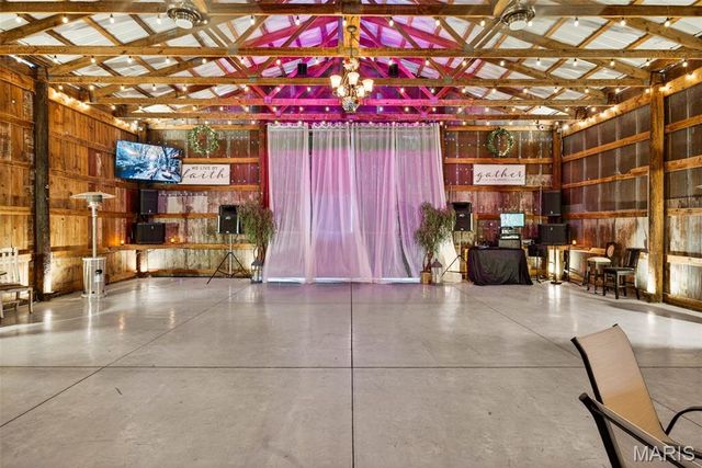 1371 Silvers Road, St Peters, MO 63376