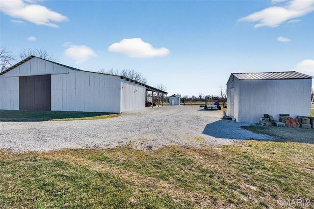 1371 Silvers Road, St Peters, MO 63376