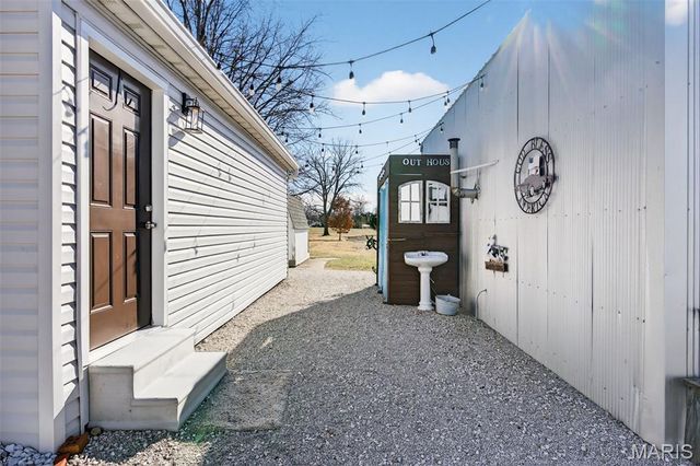 1371 Silvers Road, St Peters, MO 63376