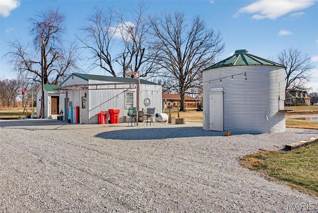 1371 Silvers Road, St Peters, MO 63376