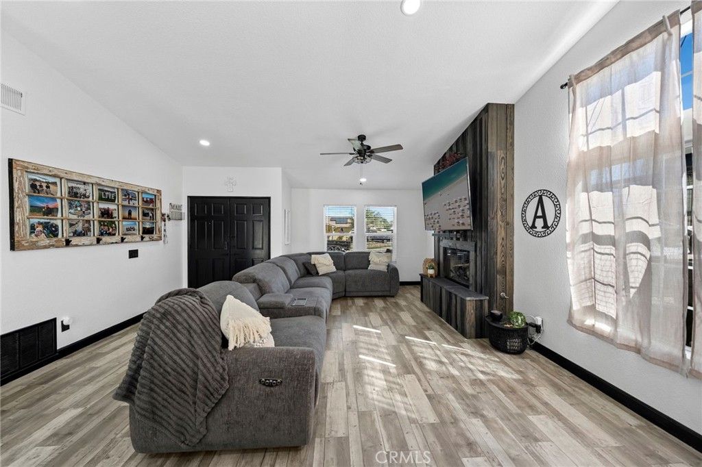 24323 Kentucky Derby Way, Murrieta, CA 92562 — photo 4