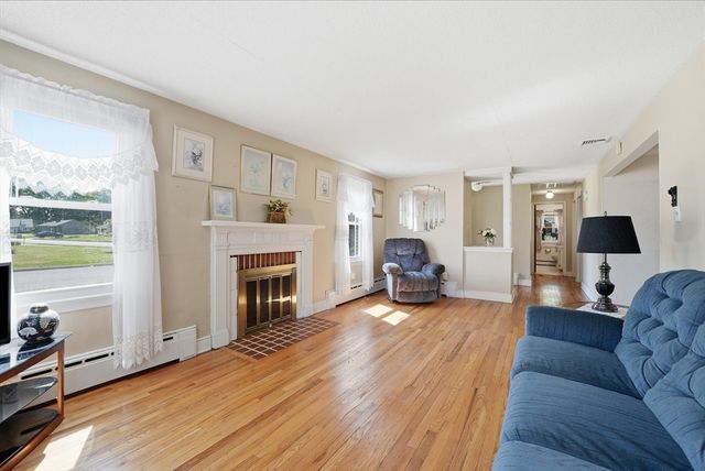 92 Laconia St, Ludlow, MA 01056