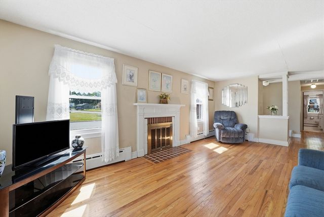 92 Laconia St, Ludlow, MA 01056