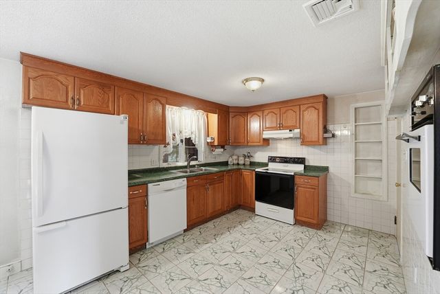 92 Laconia St, Ludlow, MA 01056