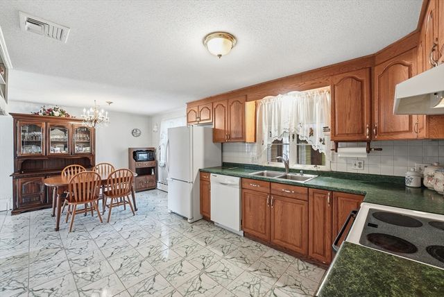 92 Laconia St, Ludlow, MA 01056