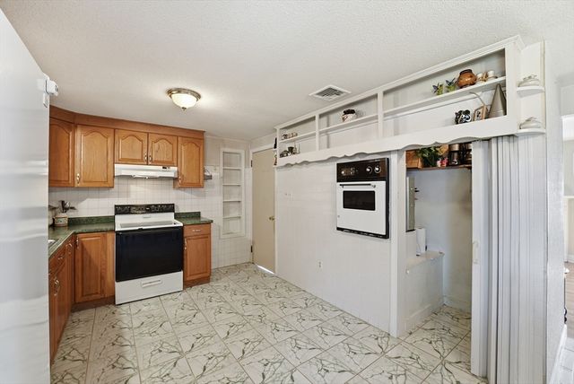 92 Laconia St, Ludlow, MA 01056