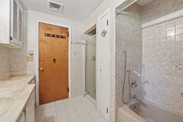 92 Laconia St, Ludlow, MA 01056
