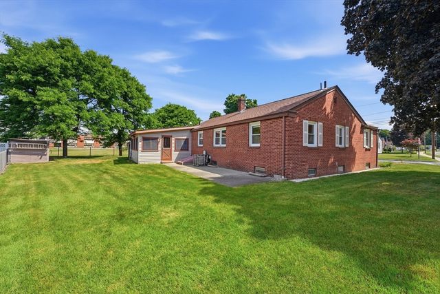 92 Laconia St, Ludlow, MA 01056