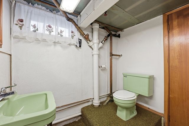 92 Laconia St, Ludlow, MA 01056