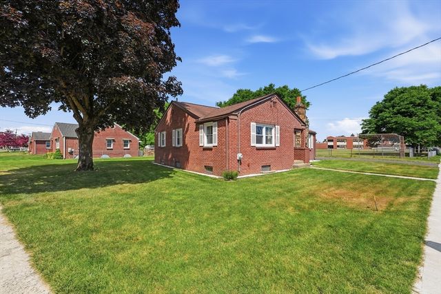 92 Laconia St, Ludlow, MA 01056