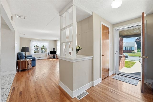 92 Laconia St, Ludlow, MA 01056