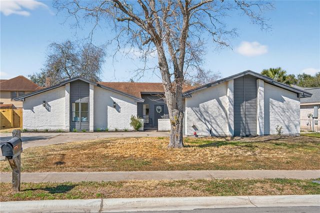 4401 Wood River Dr, Corpus Christi, TX 78410