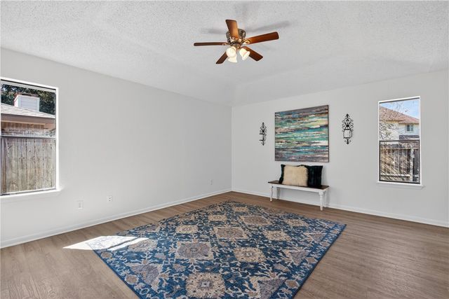 4401 Wood River Dr, Corpus Christi, TX 78410