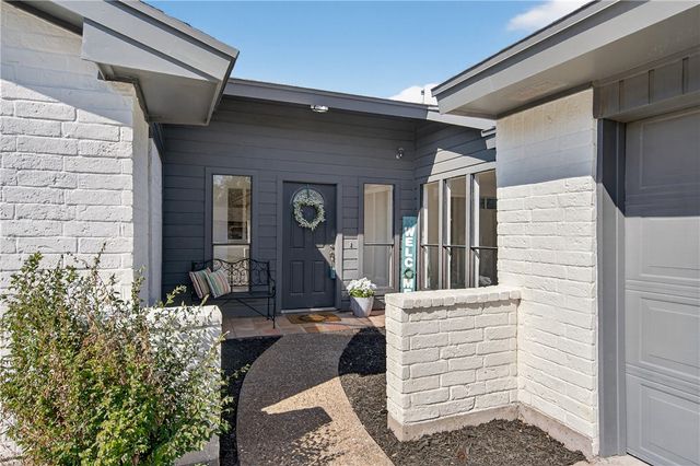 4401 Wood River Dr, Corpus Christi, TX 78410