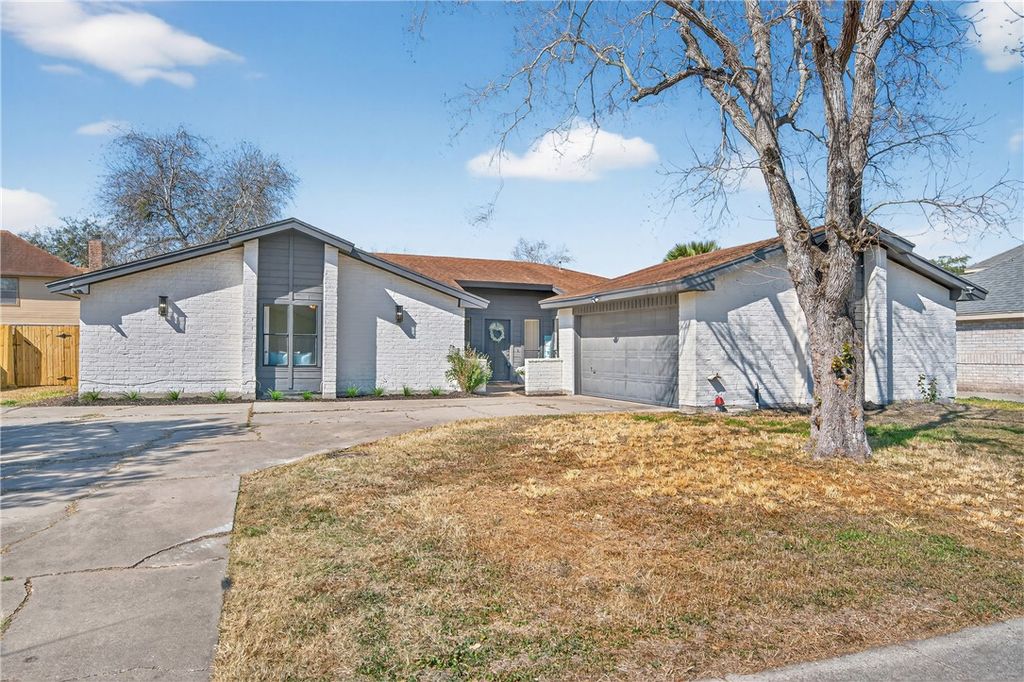 4401 Wood River Dr, Corpus Christi, TX 78410