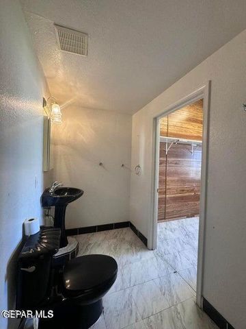 386 MCCUNE Road, El Paso, TX 79915