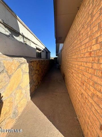 386 MCCUNE Road, El Paso, TX 79915