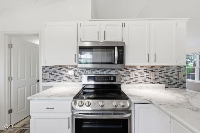 8449 Inland Drive, Avon, IN 46123