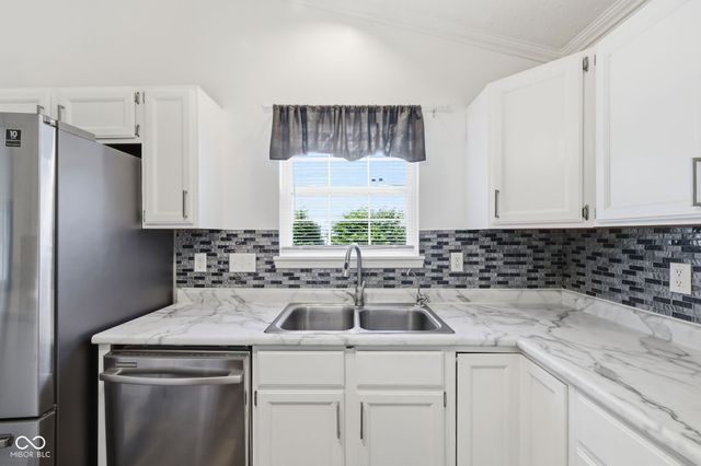 8449 Inland Drive, Avon, IN 46123