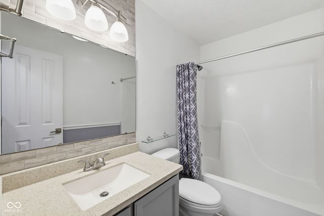 8449 Inland Drive, Avon, IN 46123