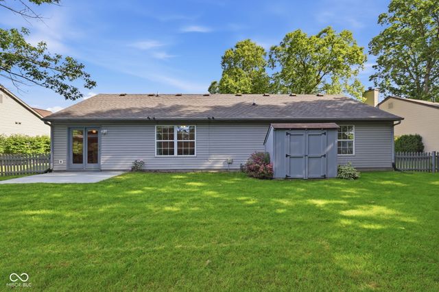 8449 Inland Drive, Avon, IN 46123