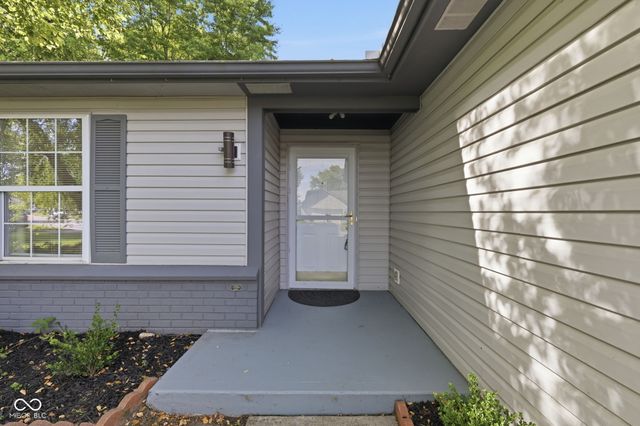 8449 Inland Drive, Avon, IN 46123