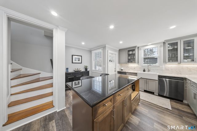 69 Bloomfield Avenue, Hartford, CT 06105