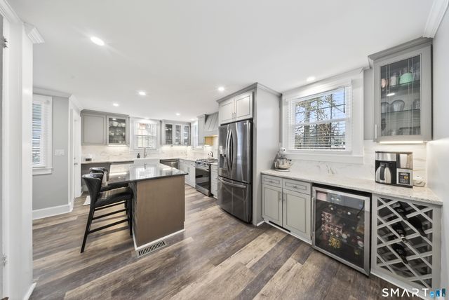 69 Bloomfield Avenue, Hartford, CT 06105